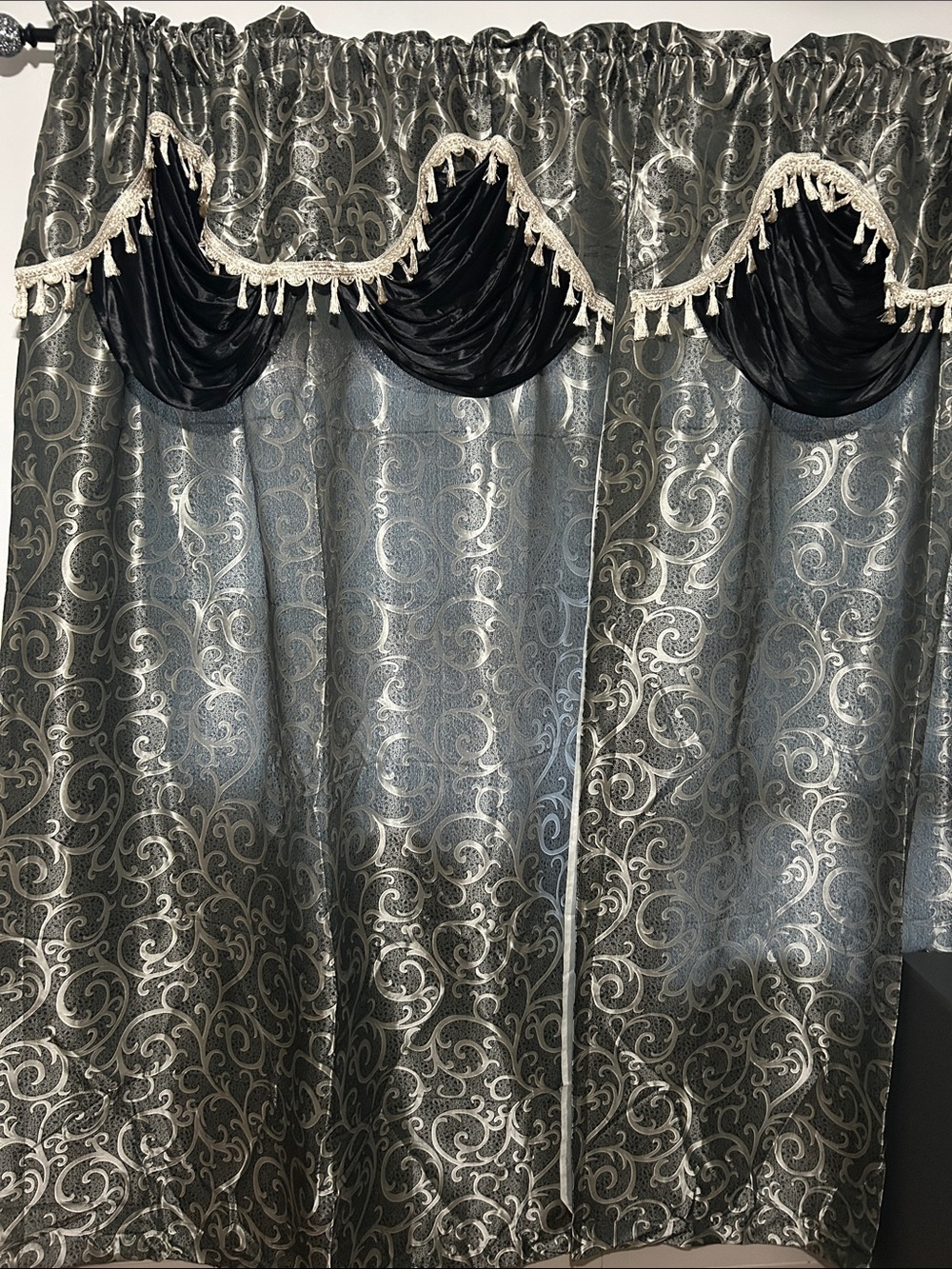Curtain Set - Picture 4 of 5